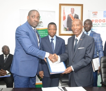 Signature de convention entre la FPRCI et l’OIPR pour la mise en place du Guichet du Parc national du Banco