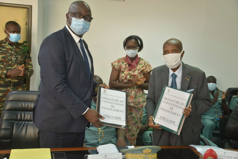 Signature de conventions de financement 2022 entre la FPRCI &amp; l’OIPR pour les Parcs nationaux de Taï, de la Comoé, d’Azagny et du Mont Sangbé